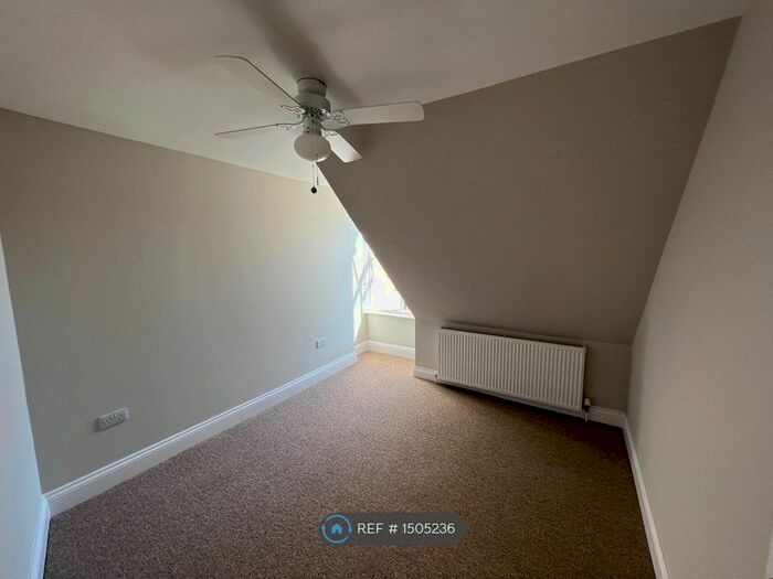 1 Bedroom Flat To Rent In High Cross Street, St.Austell, PL25