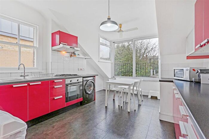 2 Bedroom Flat For Sale In Archway Road, London, N6