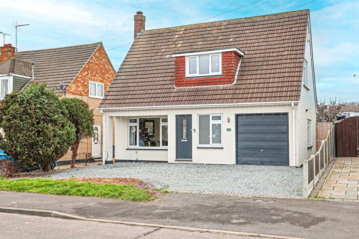 3 Bedroom Detached House For Sale In Harrogate Road, Hockley, SS5