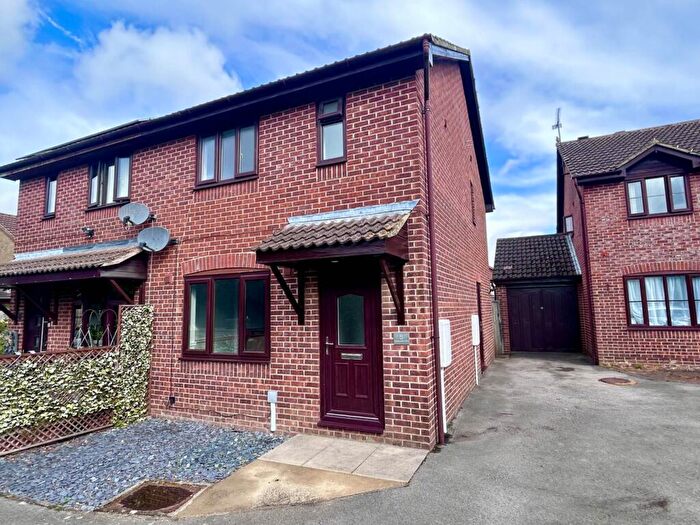 3 Bedroom Semi-Detached House To Rent In Westminster Way, Banbury, OX16