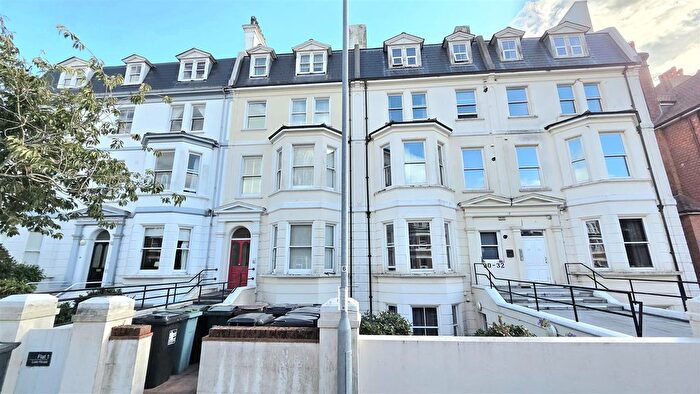 2 Bedroom Flat To Rent In Jevington Gardens, Eastbourne, BN21