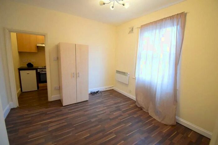 Studio To Rent In East End Road, London, N2