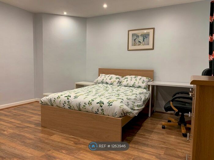 4 Bedroom Semi-Detached House To Rent In Alice Templer Close, Exeter, EX2