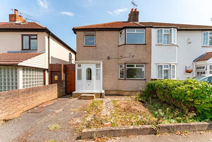 3 Bedroom Property To Rent In Avalon Road, London, W13