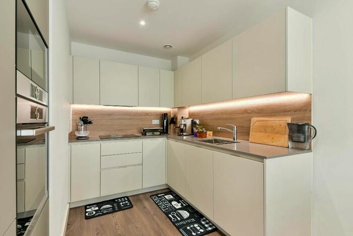 1 Bedroom Flat To Rent In Newnton Close, Woodberry Down, Finsbury, N4