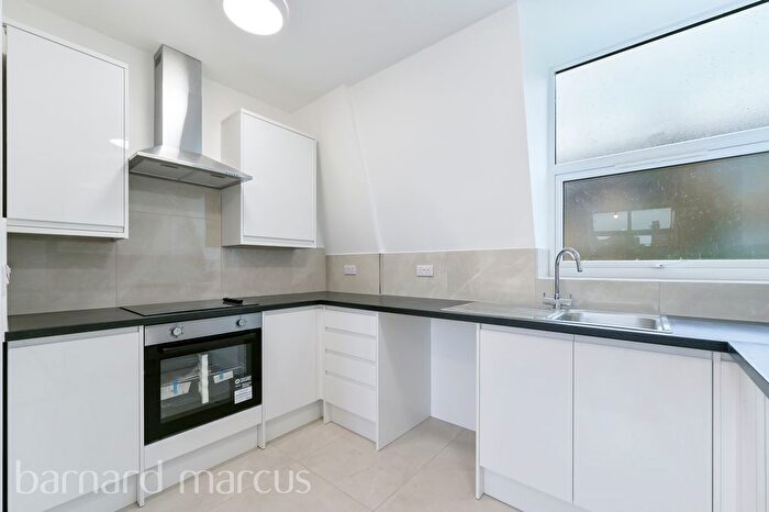 3 Bedroom Flat To Rent In Goldhawk Road, London, W12