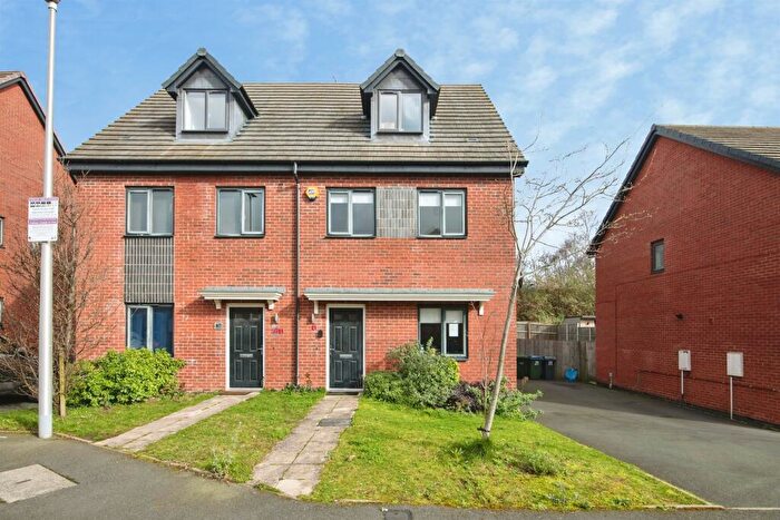 4 Bedroom Semi Detached House For Sale In Argyll Way, Smethwick, B66