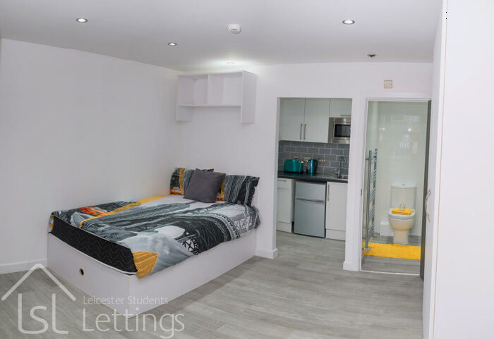 1 Bedroom Apartment To Rent In (Large Studio) Demontfort Street, Leicester, LE1