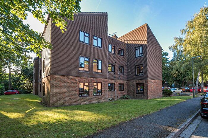 2 Bedroom Flat For Sale In Dawsmere Close, Camberley, GU15