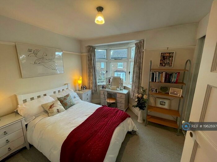 3 Bedroom Flat To Rent In Terrick Road, London, N22