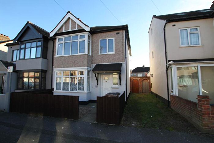 3 Bedroom Semi Detached House To Rent In Foxlands Road, Dagenham, RM10