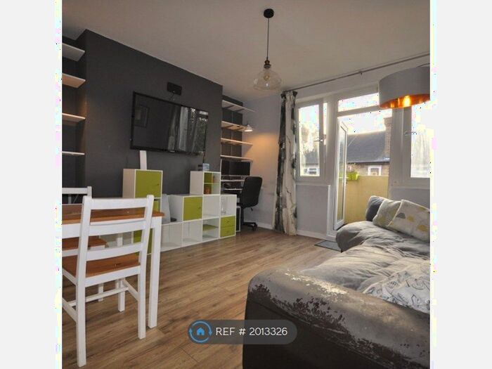 1 Bedroom Flat To Rent In Burgess House, London, SE5