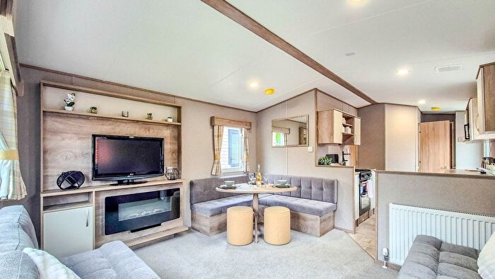2 Bedroom Mobile/park Home For Sale In Llanrug, Caernarfon, LL55
