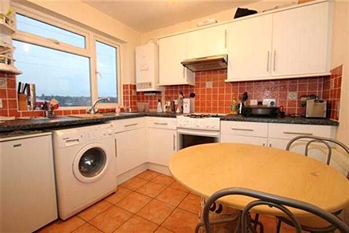 3 Bedroom Flat To Rent In Crayford Way, Crayford, DA1
