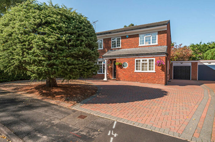 4 Bedroom Detached House For Sale In Rowans Close, Farnborough, Hampshire, GU14