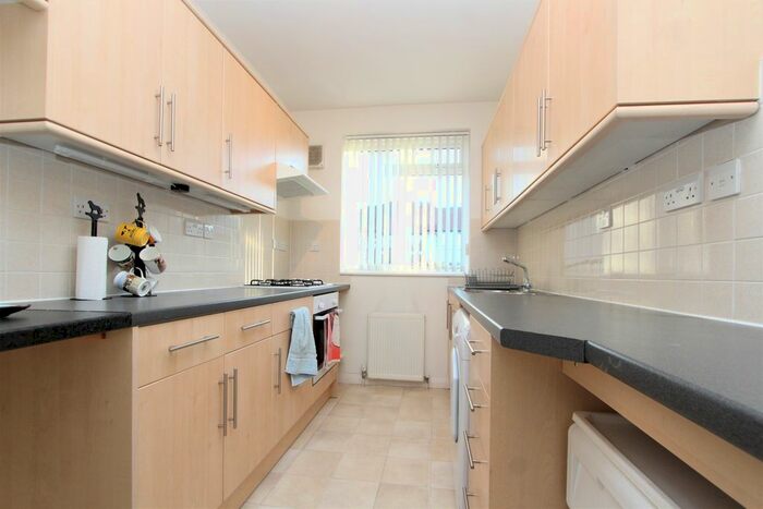 3 Bedroom Maisonette To Rent In Creighton Avenue, London N2