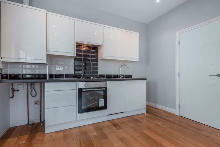 2 Bedroom Apartment To Rent In Vantage House Hook, RG27