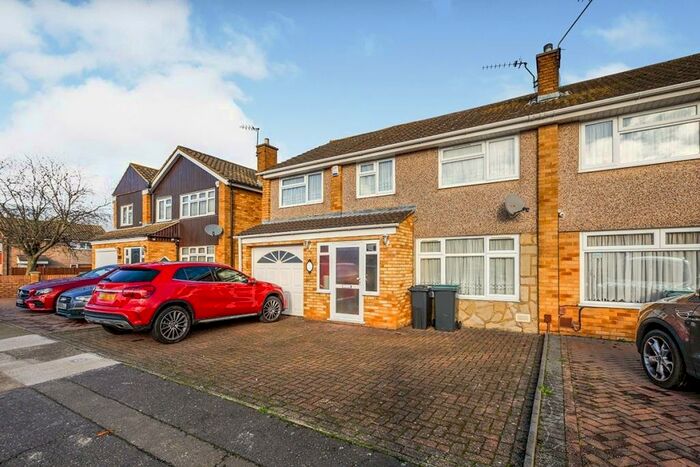 5 Bedroom Semi-Detached House To Rent In Viking Road, Northfleet, Gravesend, Kent, DA11