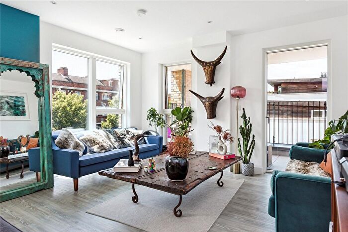 2 Bedroom Flat To Rent In Matthias Road, London, N16