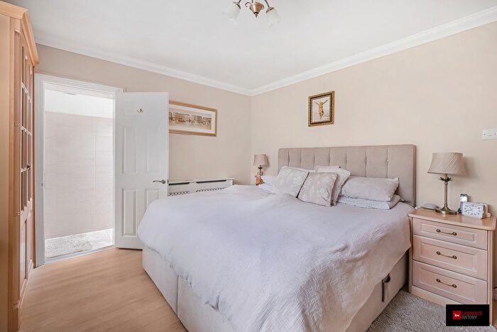 5 Bedroom Detached House For Sale In Lee Chapel Lane, Basildon, SS16