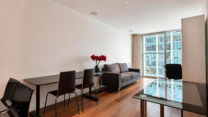 2 Bedroom Apartment For Sale In The Heron Building, More Street, City, EC2Y - Photo 5