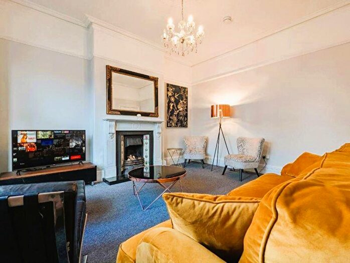 3 Bedroom Semi-Detached House To Rent In Trafalgar Road, Salford, M6