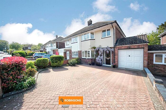 3 Bedroom Semi Detached House For Sale In Canesworde Road, Dunstable, LU6