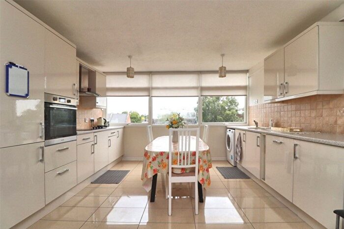 2 Bedroom Flat To Rent In Woking, Surrey, GU22