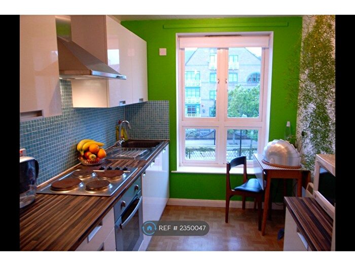 2 Bedroom Flat To Rent In Garter Way, London, SE16