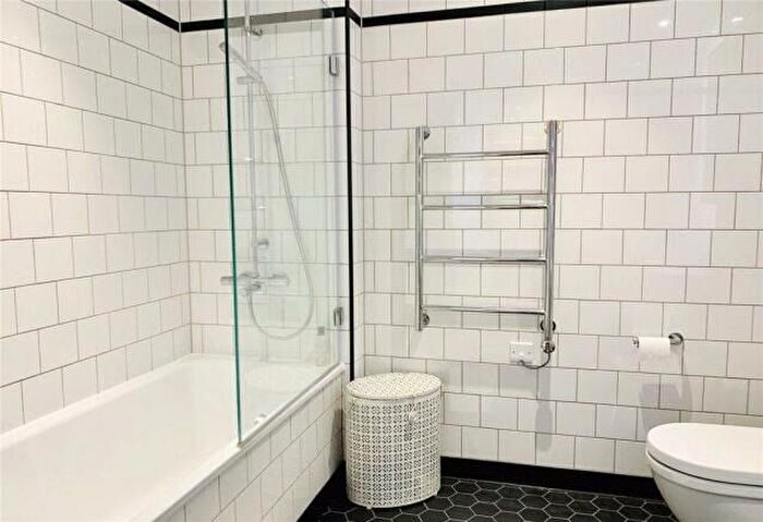 1 Bedroom Flat To Rent In Modena House, Lyell Street, London, Greater London, E14