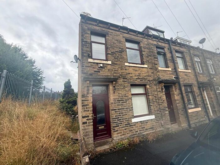 3 Bedroom Terraced House To Rent In Grain Street, Bradford, BD5
