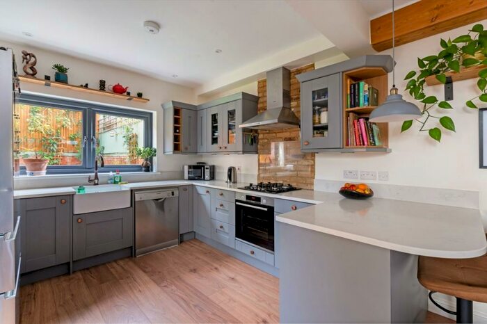 3 Bedroom End Of Terrace House To Rent In Fairdene Road Coulsdon, CR5