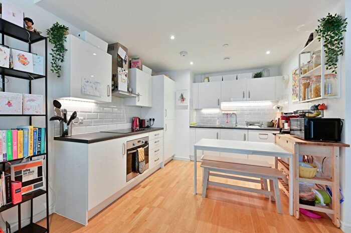 2 Bedroom Flat For Sale In Enterprise Way, Wandsworth, London, SW18