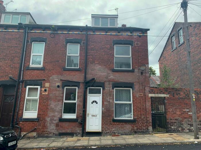 2 Bedroom House To Rent In Confrence Place Armley, LS12