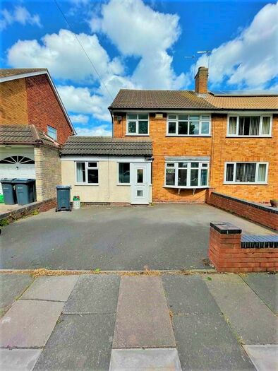 4 Bedroom House To Rent In Whitecroft Road, Birmingham, B26