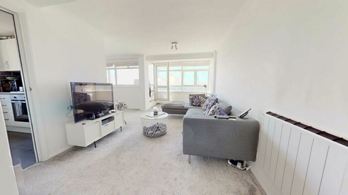 2 Bedroom Flat To Rent In - Kingsway, Hove, BN3
