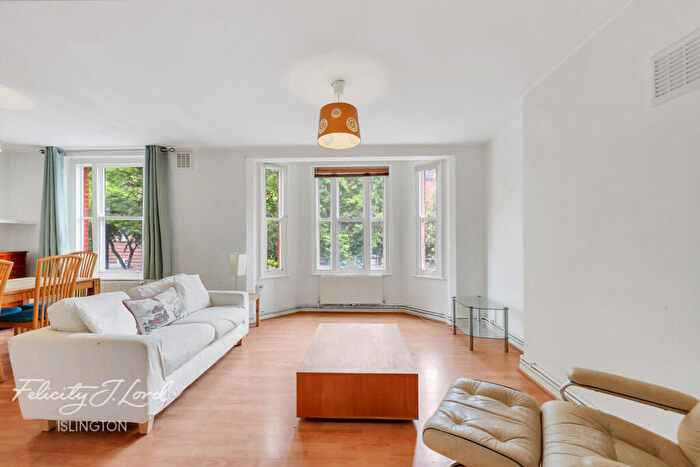 3 Bedroom Apartment For Sale In Highbury Grange, London, N5