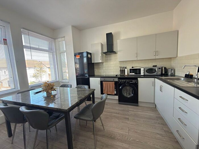 2 Bedroom Flat To Rent In Romford, RM1