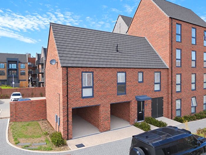 2 Bedroom Flat For Sale In Spindle Close, Houghton Regis, Dunstable, Bedfordshire, LU5