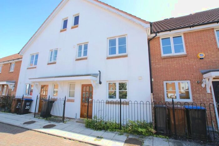 3 Bedroom Terraced House To Rent In Chambers Grove, Welwyn Garden City, AL7
