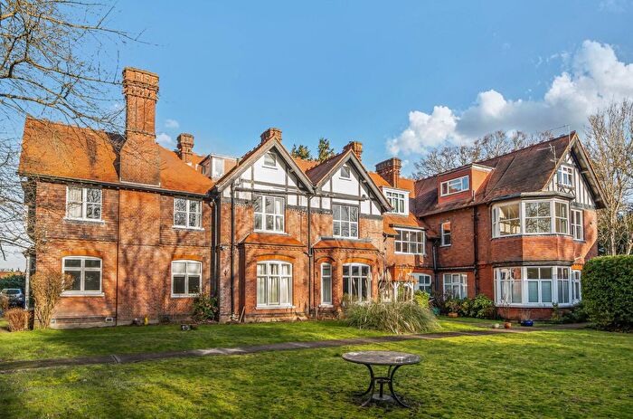 2 Bedroom Flat For Sale In Lovibonds Avenue, Orpington, Kent, BR6