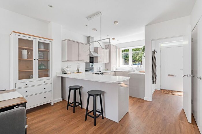 3 Bedroom Property For Sale In Reynard Way, Brentford, TW8