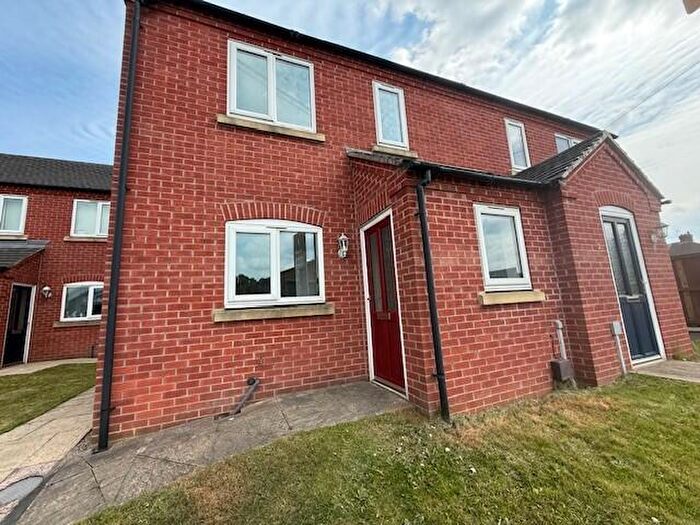 2 Bedroom Town House To Rent In Queens Drive, Newhall, DE11