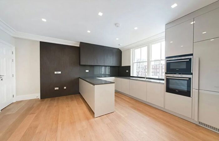 3 Bedroom Flat To Rent In Montagu Street, London, W1H