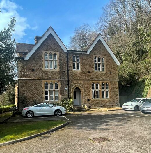 1 Bedroom Flat To Rent In Peperharow Road, Godalming, GU7