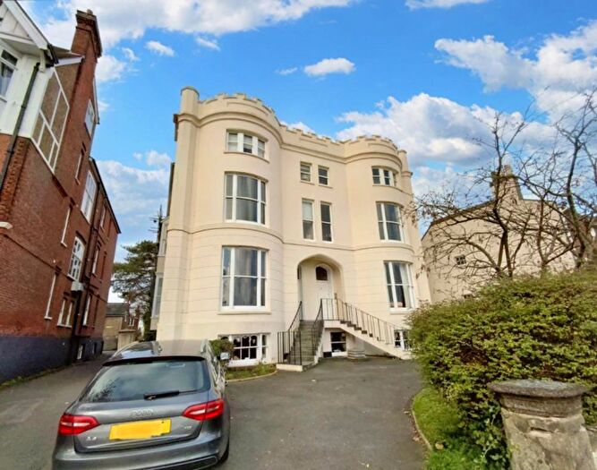 2 Bedroom Flat To Rent In Mount Ephraim, Tunbridge Wells, TN4