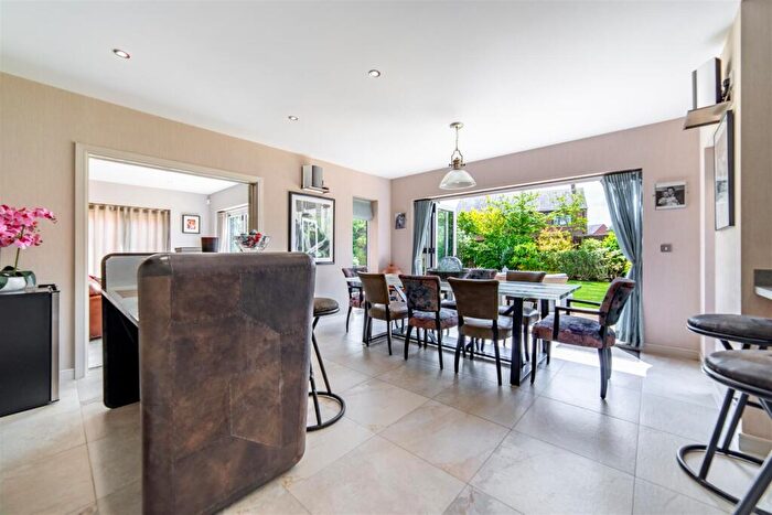 5 Bedroom Detached House For Sale In Kipley Close, Moorfields, NE12