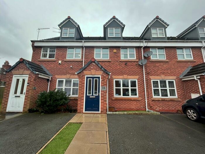 3 Bedroom House To Rent In Mystery Close, L15
