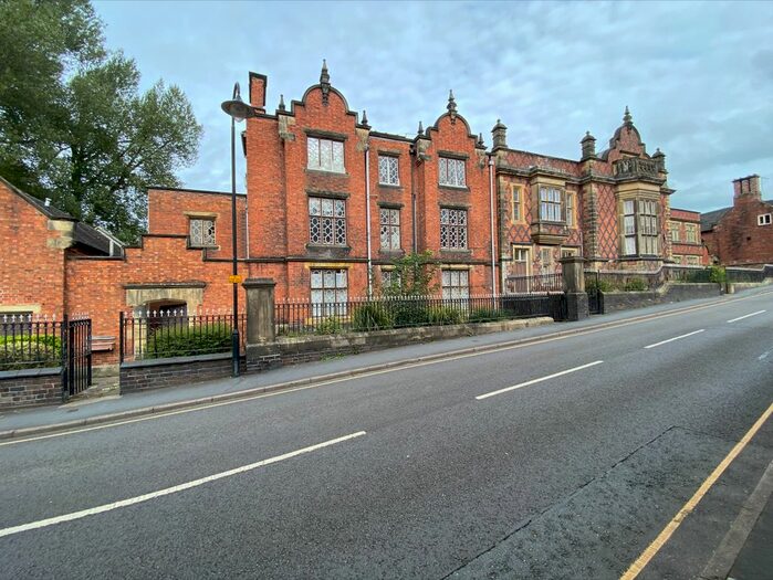 1 Bedroom Flat To Rent In The Old Grammar School, Bargates, Whitchurch, SY13