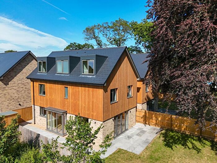 5 Bedroom Detached House For Sale In Lower Pennington Lane, Lymington, SO41